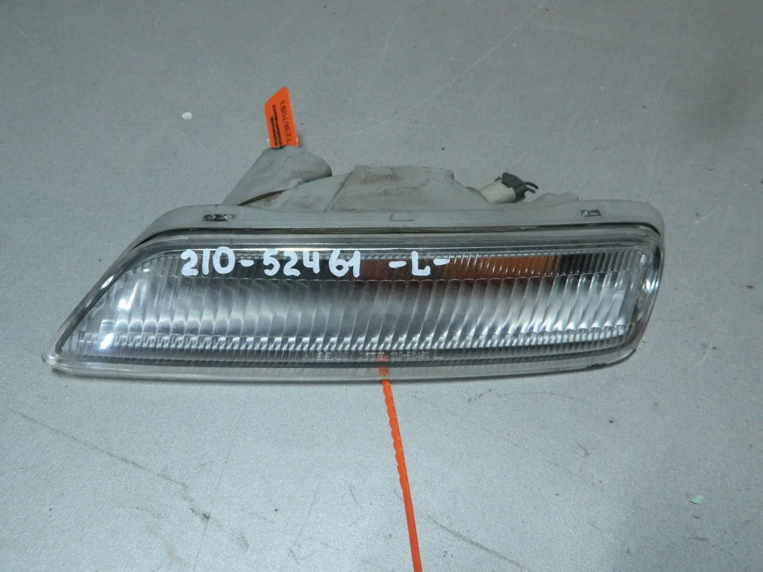 Габарит NISSAN LARGO W30 Перед Лев (Контрактный) 72367093