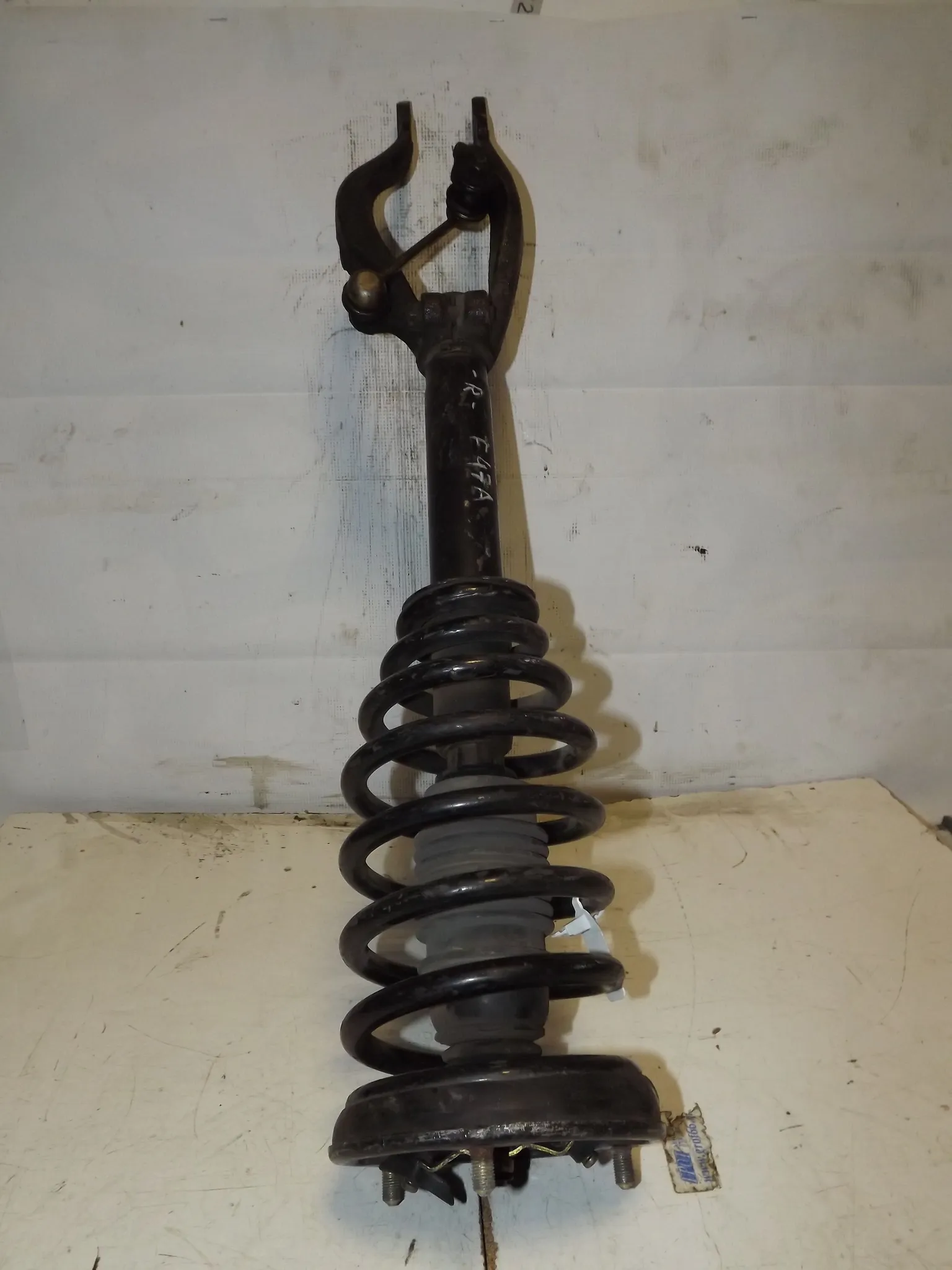 Стойка подвески MITSUBISHI DIAMANTE F47A Перед Прав (Контрактный) 35023455