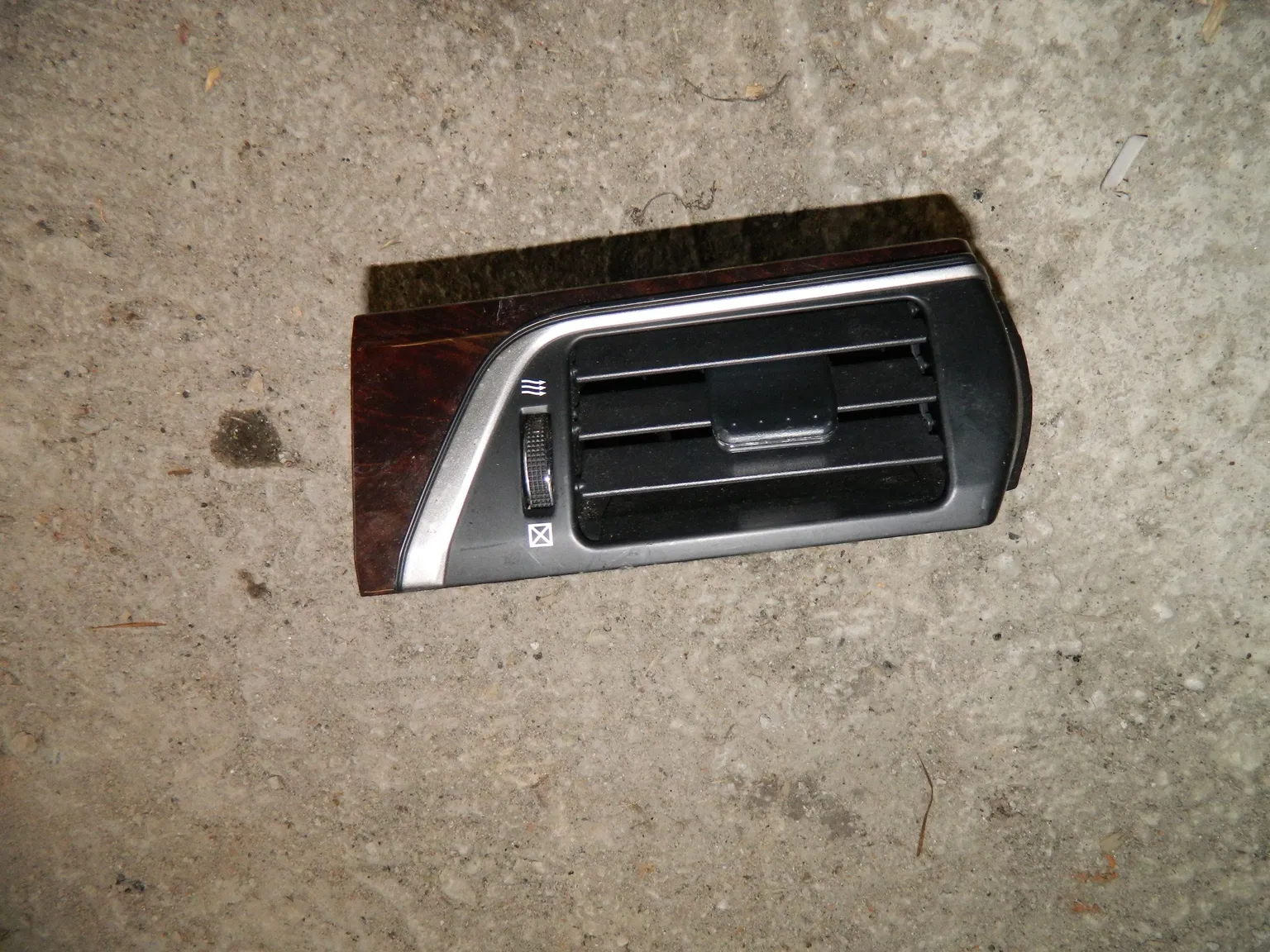 Дефлектор воздушный TOYOTA CAMRY AVV50 (Контрактный) 1400800161