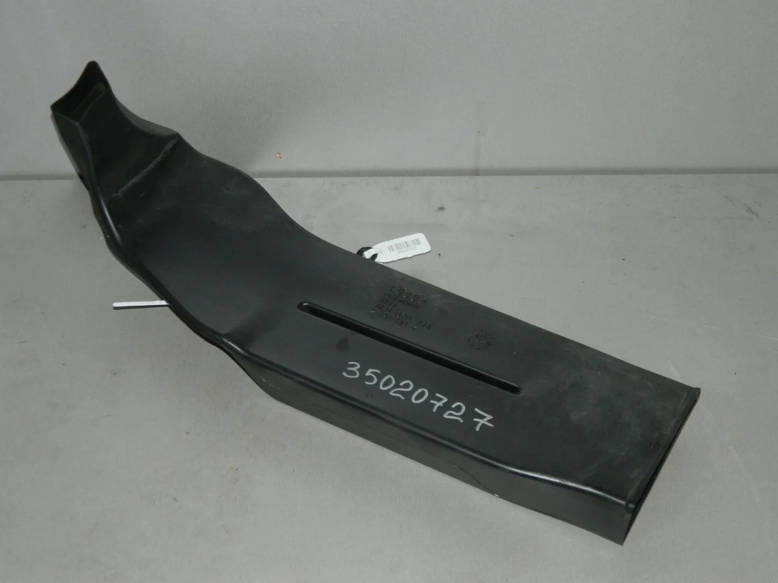 Воздуховод AUDI Q7 4L Прав (Б/У) 35020727