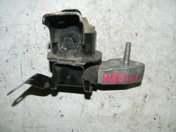 Подушка двигателя TOYOTA SPACIO NZE121 1NZFE Прав (Контрактный)