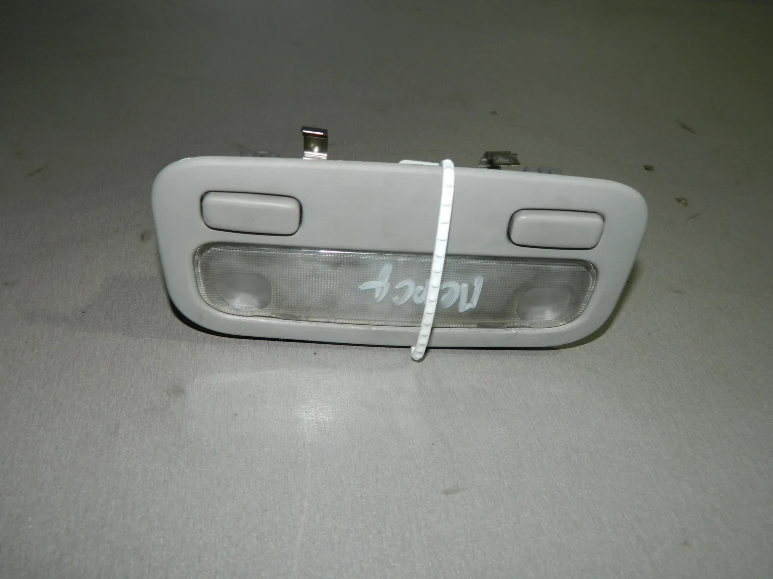 Плафон салона TOYOTA COROLLA E120 (Б/У) 45990887 8126012110B0