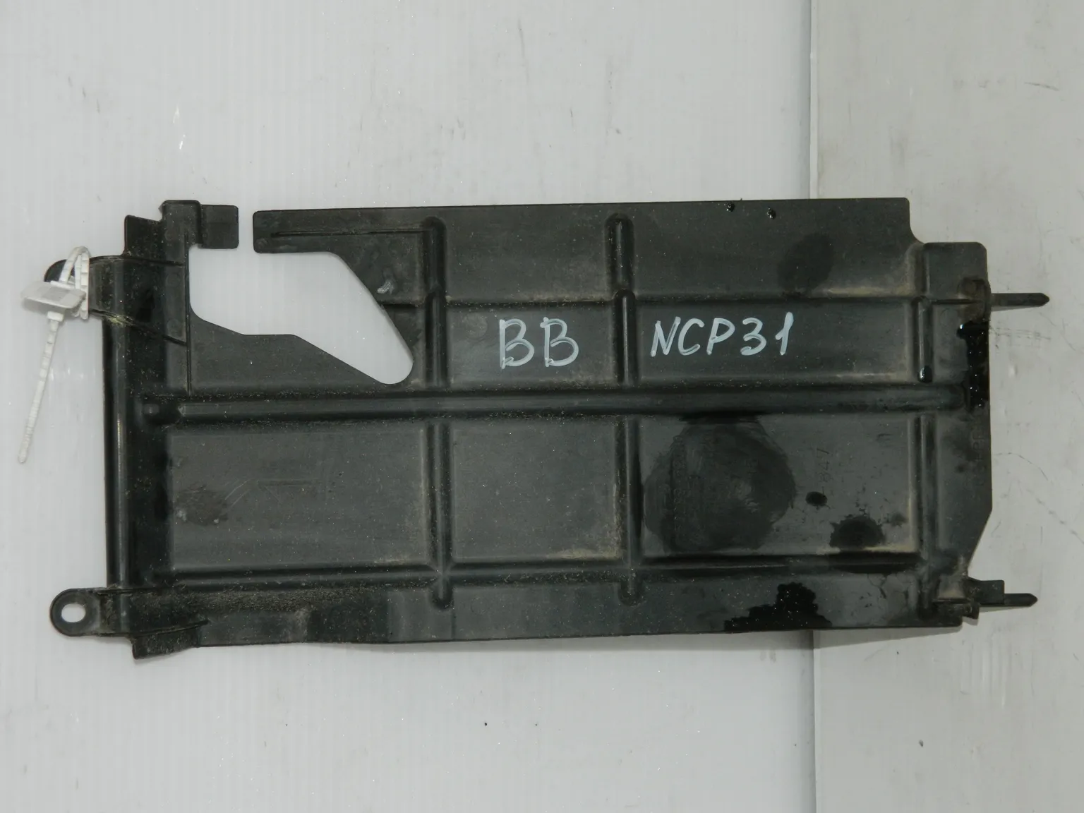 Защита радиатора TOYOTA BB NCP31 (Контрактный) 45984663