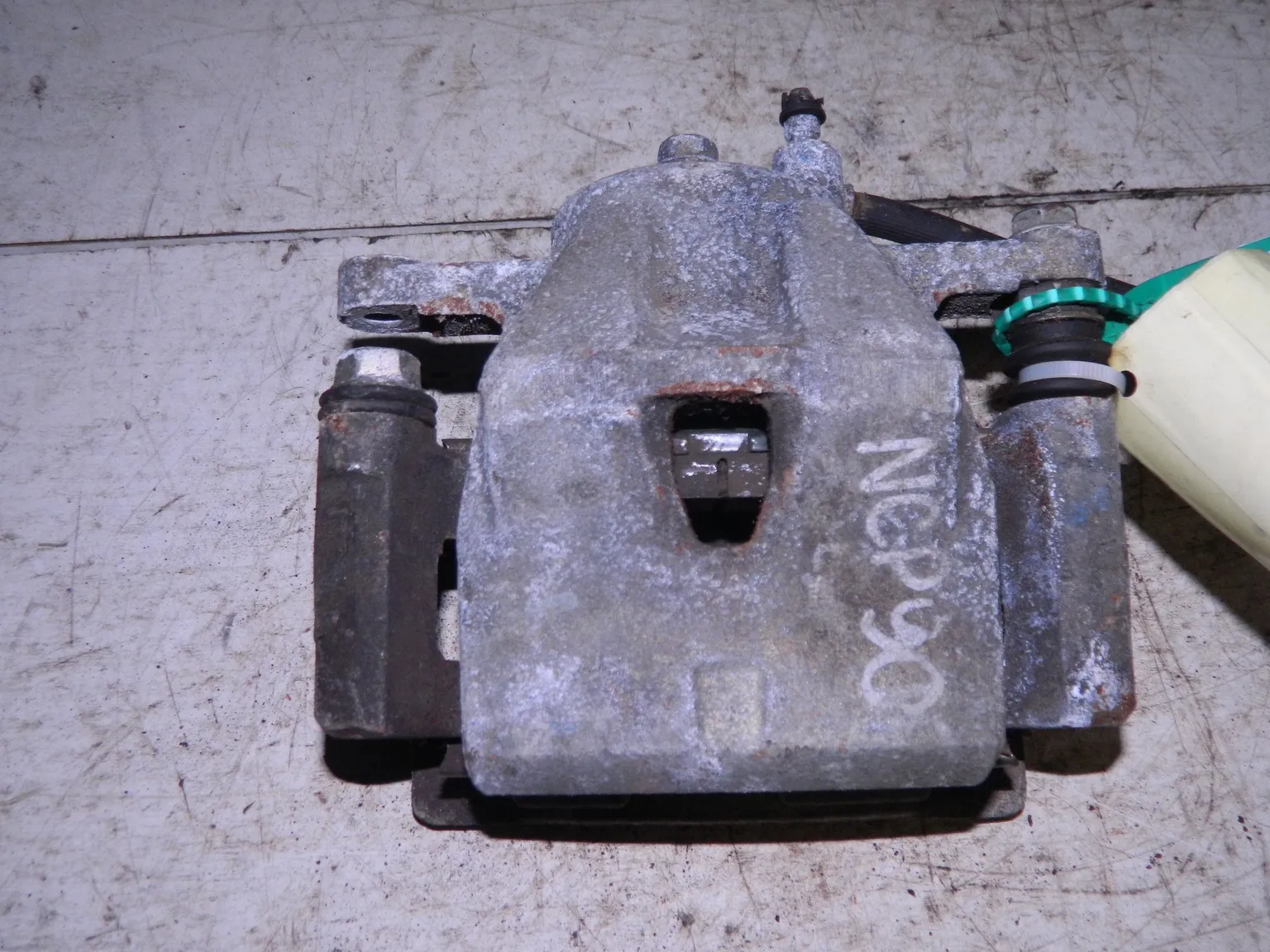 Суппорт TOYOTA YARIS NCP90 Перед Лев (Контрактный) 79590626