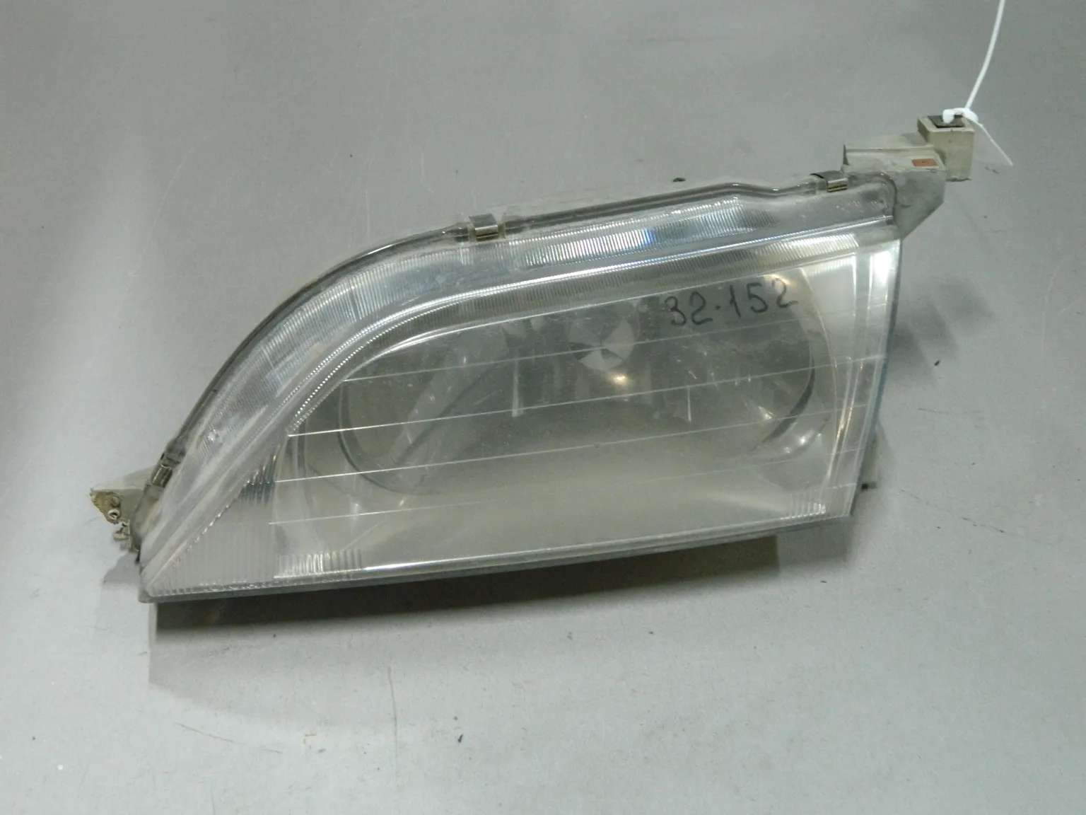 Фара TOYOTA CAMRY SV40 Перед Лев 32152 (Контрактный) 03344452