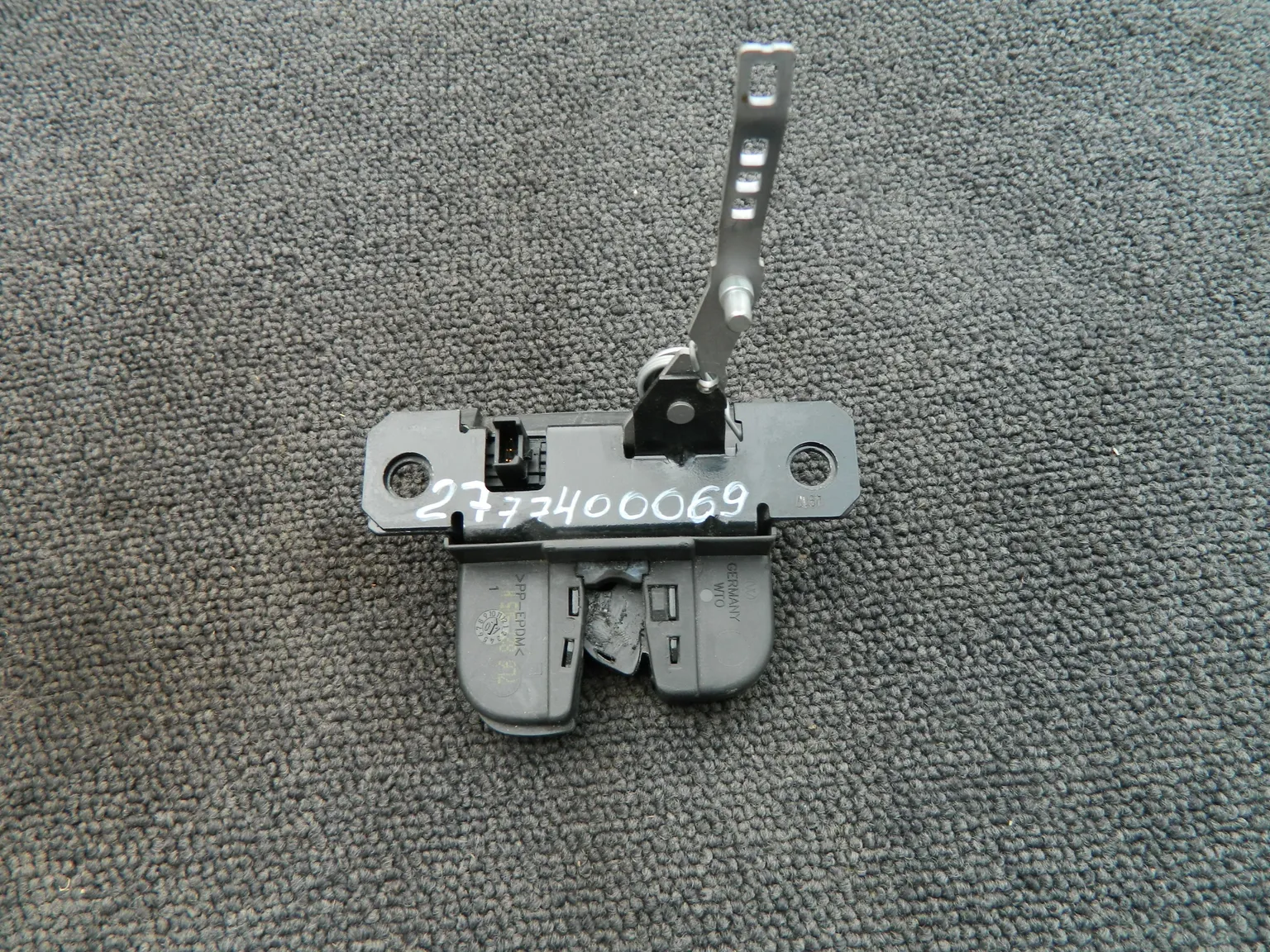 Замок крышки багажника VOLKSWAGEN TOUAREG 7L7 (Контрактный) 2777400069