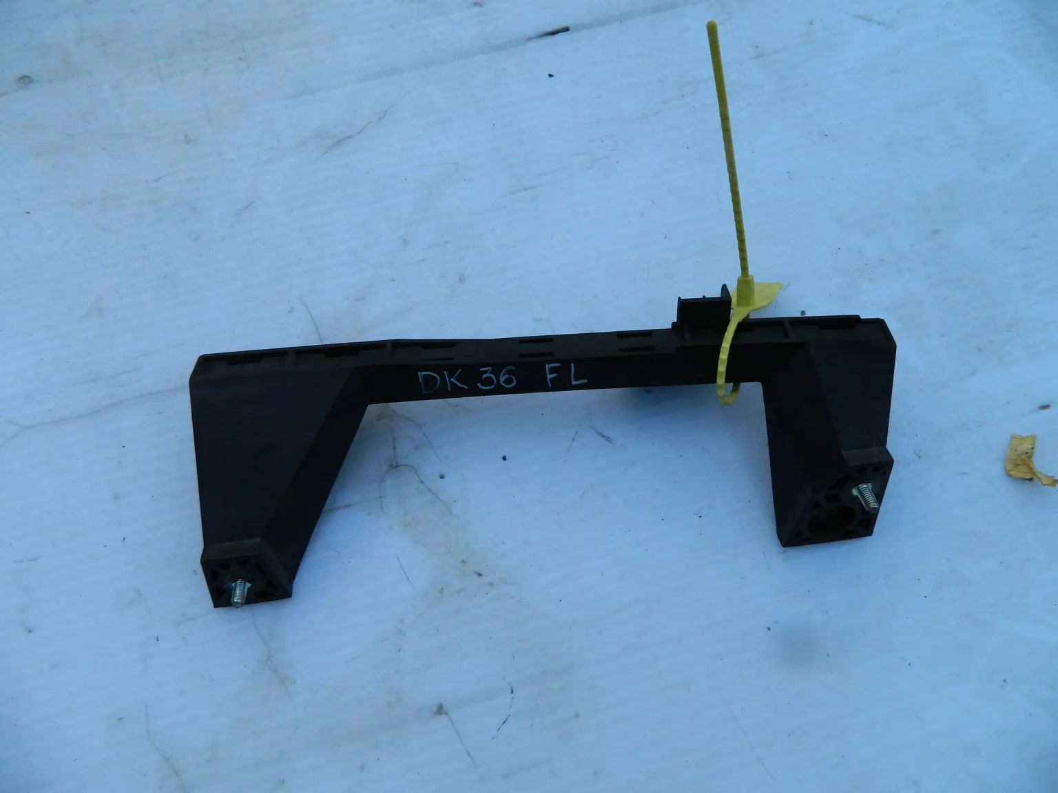 Направляющая стекла двери KIA SOUL AM 2008-2014 Перед Лев (Контрактный) 94584088