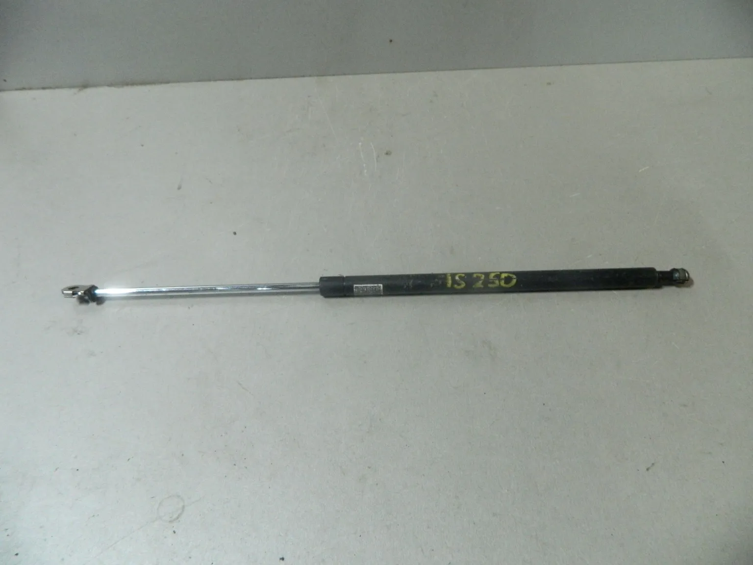 Амортизатор капота LEXUS IS250 (Контрактный) 81532240