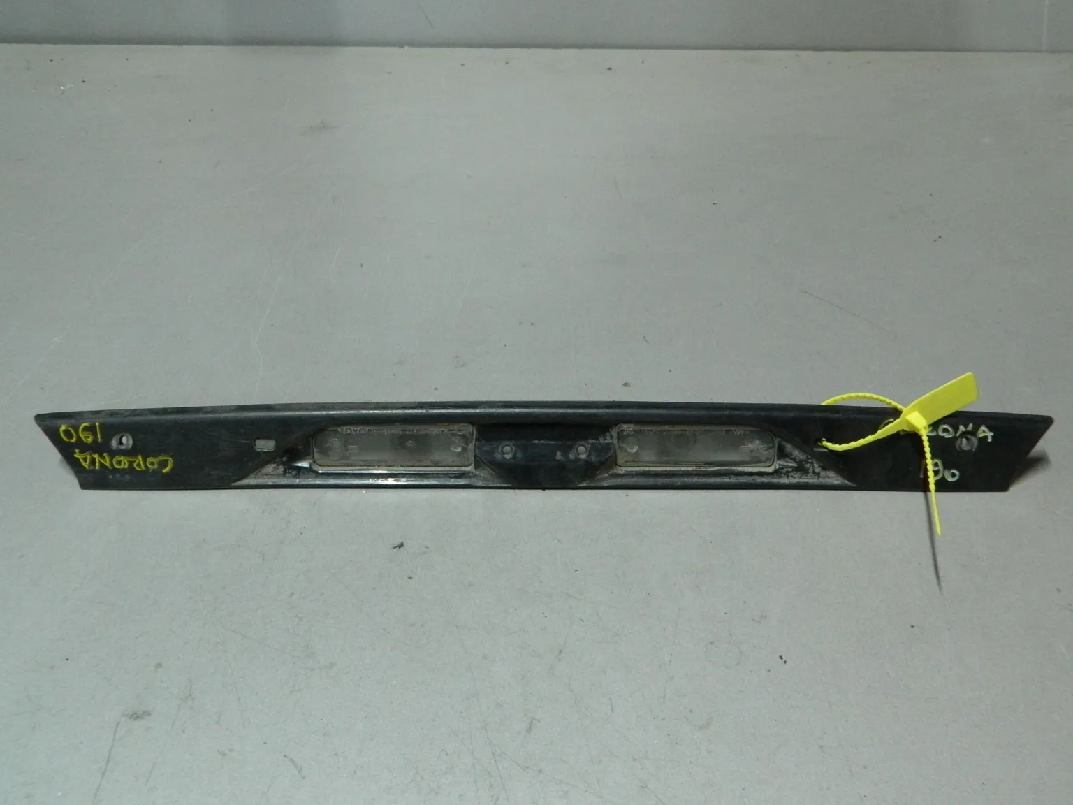 Накладка крышки багажника TOYOTA CORONA AT190 (Контрактный) 79773113