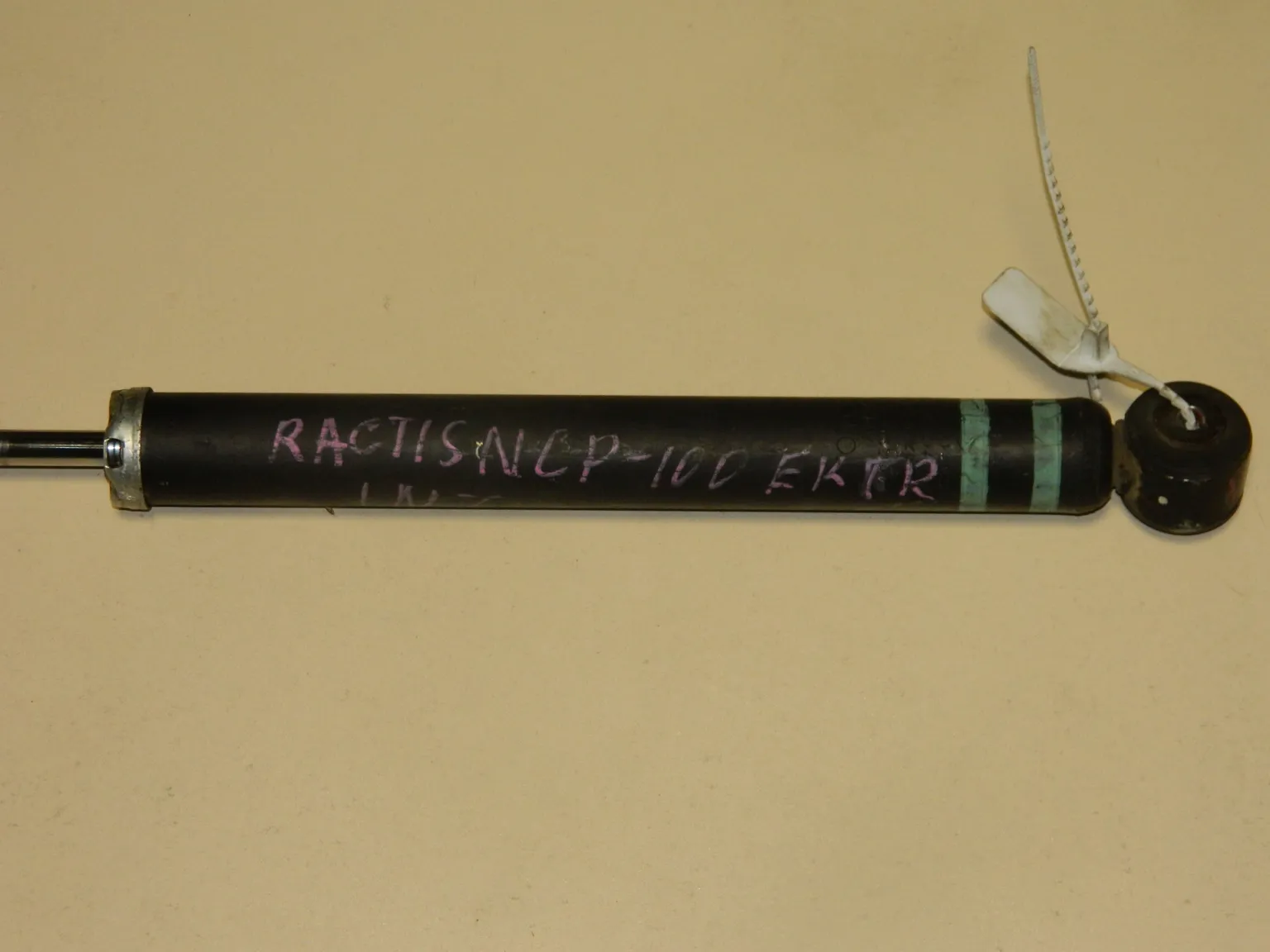 Амортизатор TOYOTA RACTIS NCP100 Зад (Контрактный) 45992036