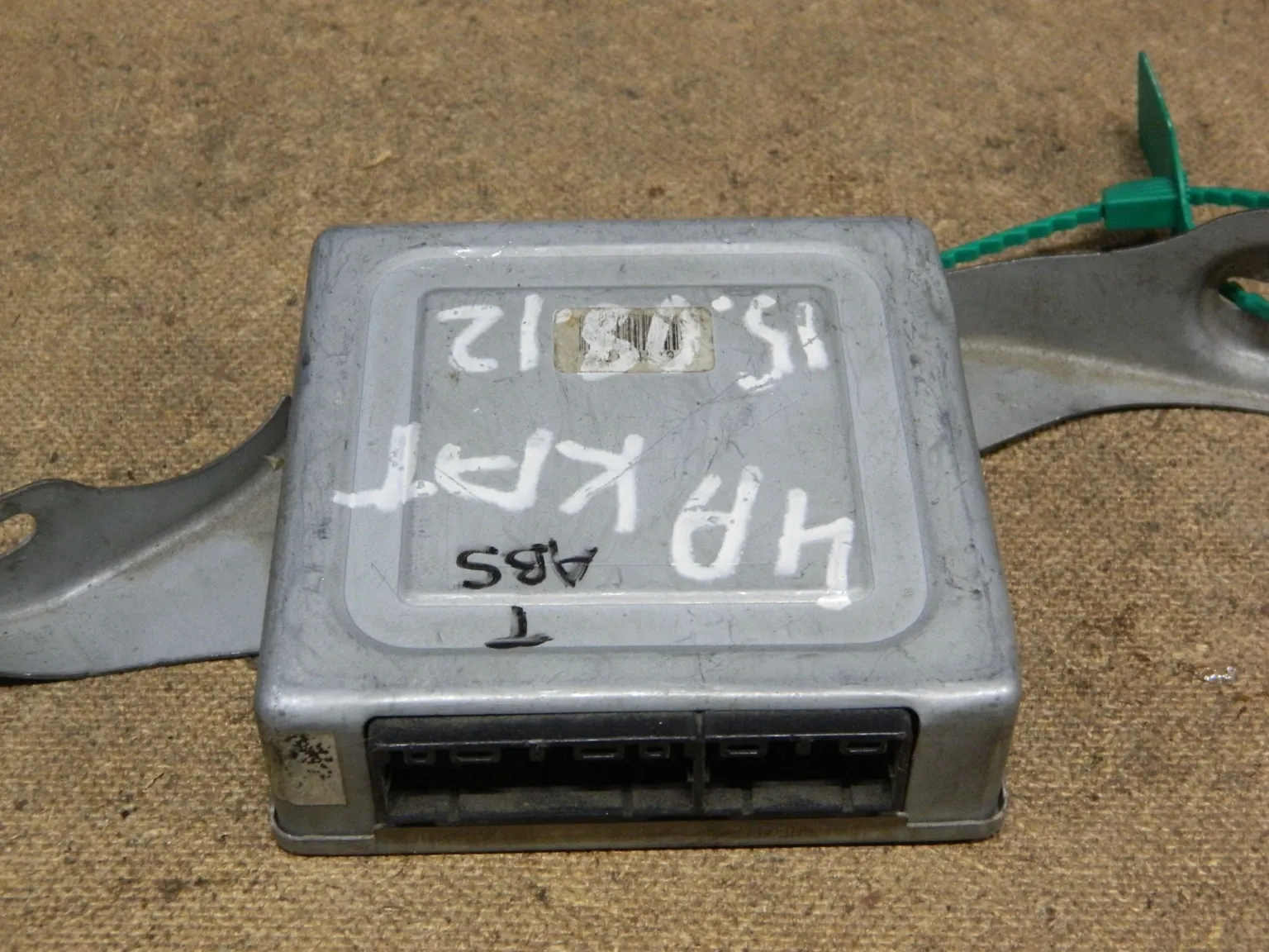 Блок управления ABS TOYOTA CARINA AT210 (Контрактный) 79590307