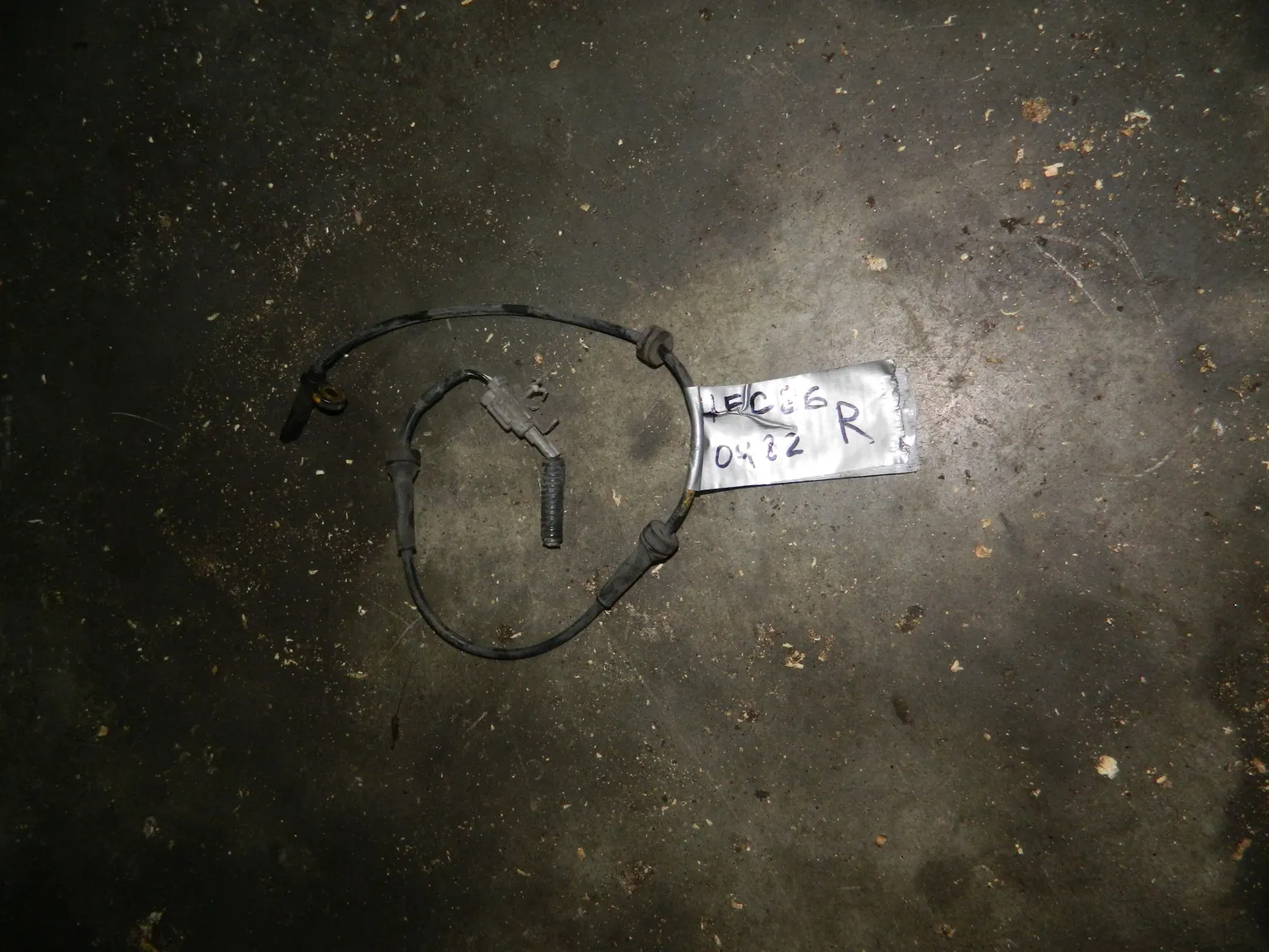 Датчик ABS NISSAN SERENA HFC26 Перед Прав (Контрактный) 1040150815