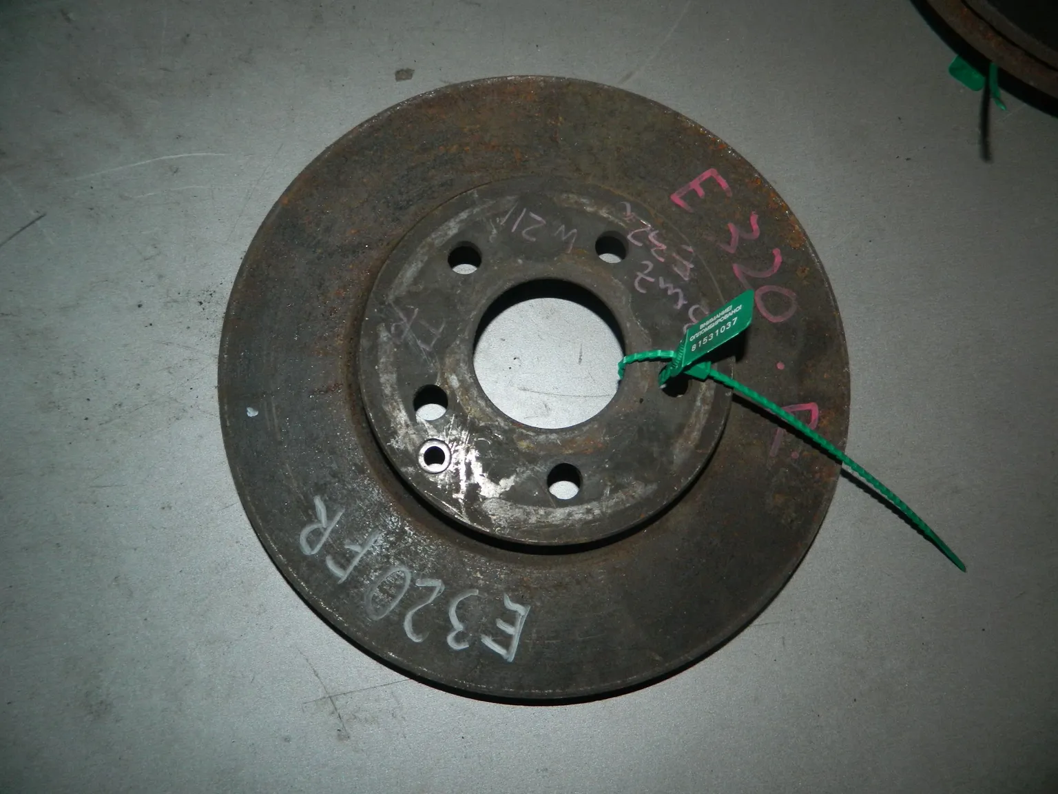 Диск тормозной MERCEDES-BENZ E-CLASS W211 Перед (Контрактный) 81531037