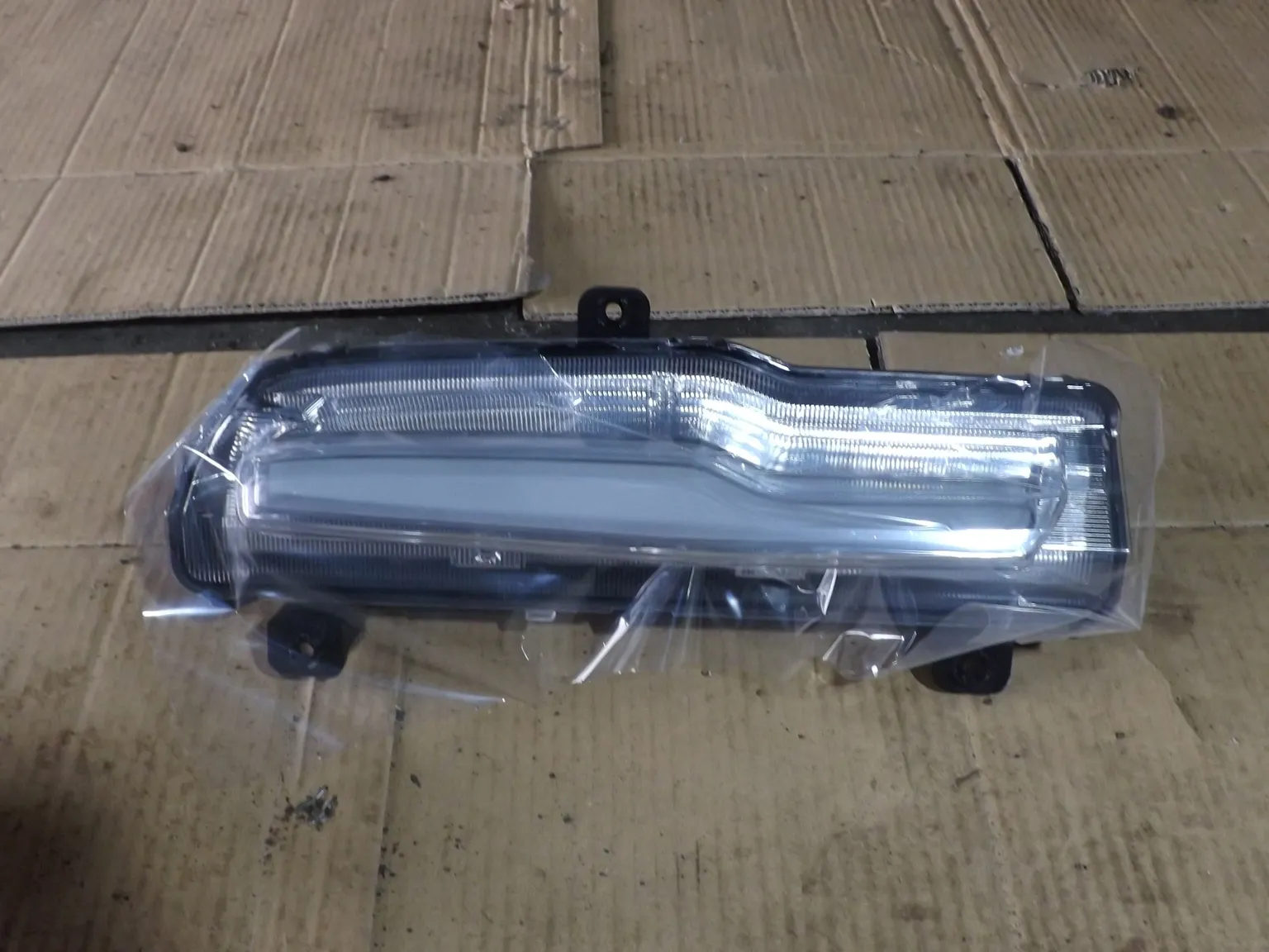 Фара противотуманная ATB 1ACT42PA2DL CHERY TIGGO IV 2024-2026 Рестайлинг 2/ TENET T4 1 ДХО LED Лев