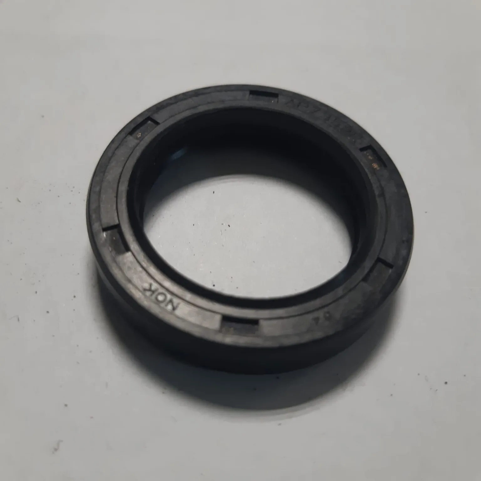 Сальник NOK AP7352E NISSAN 28,6x40x8x8,6 4813701G10