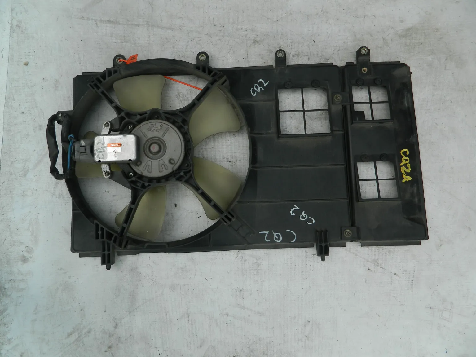 Диффузор радиатора MITSUBISHI DINGO CQ2A (Контрактный) 72355011