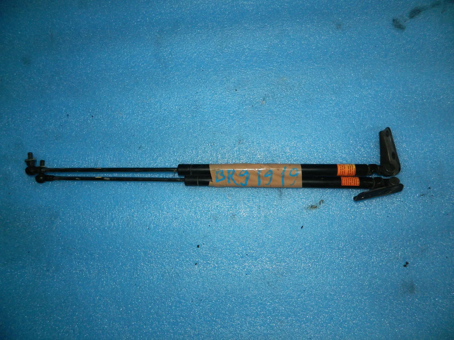 Амортизатор 5-й двери SUBARU OUTBACK BR9 (ПАРА) (Контрактный) 31919605