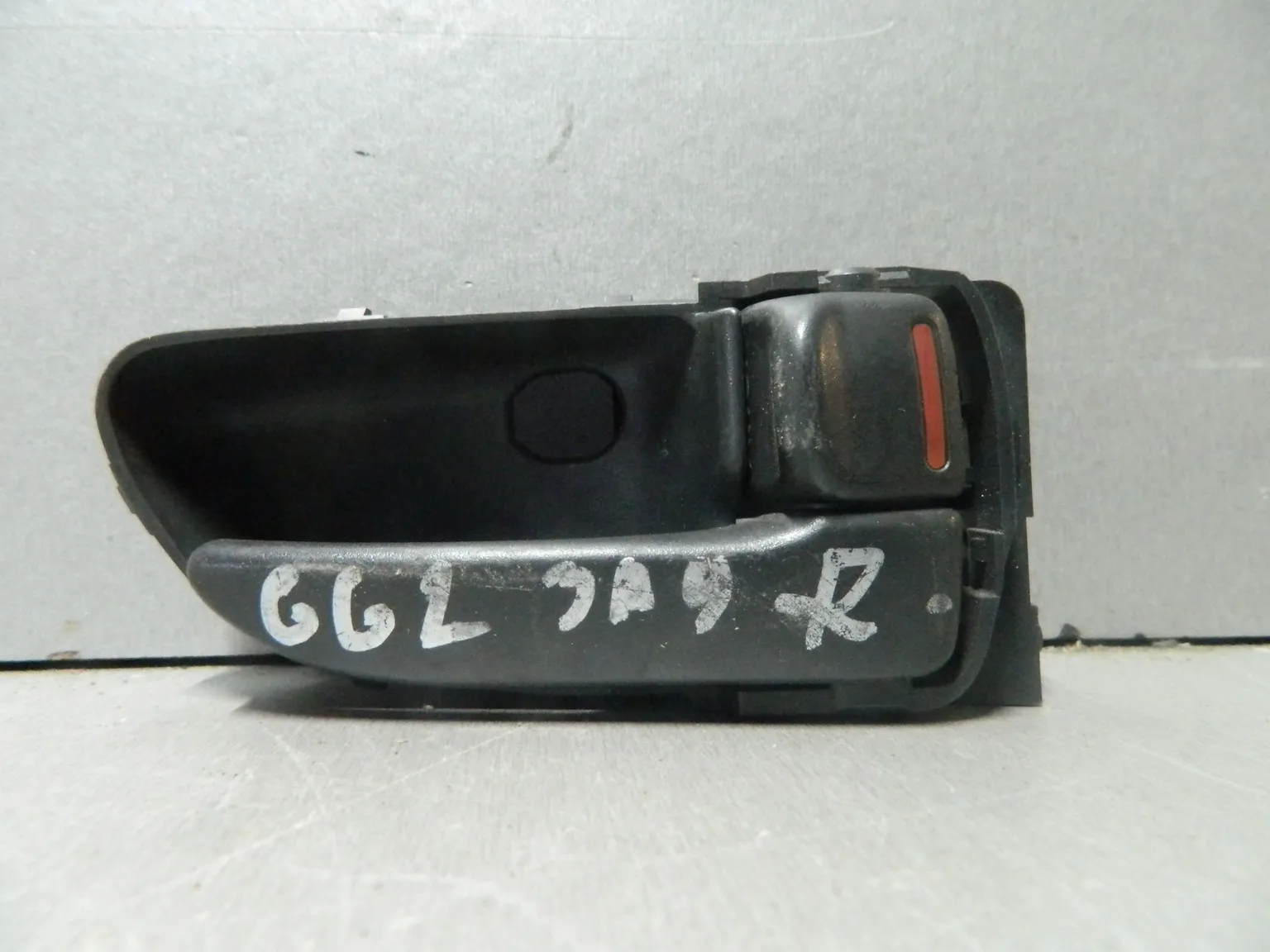 Ручка двери внутренняя SUBARU IMPREZA GG2 Прав (Контрактный) 81539945