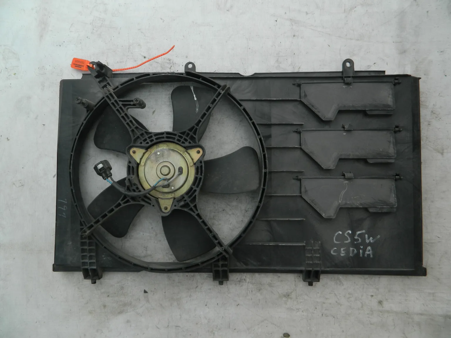 Диффузор радиатора MITSUBISHI LANCER CEDIA CS5W (Контрактный) 72355025