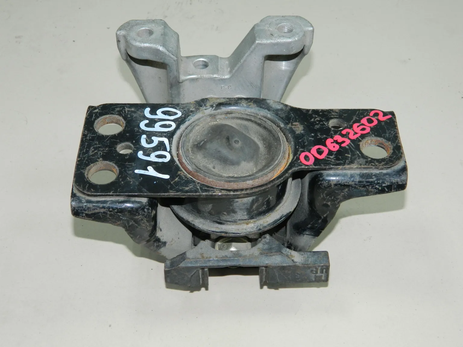 Подушка двигателя NISSAN CUBE BGZ11 CR14 Перед Прав (Контрактный)