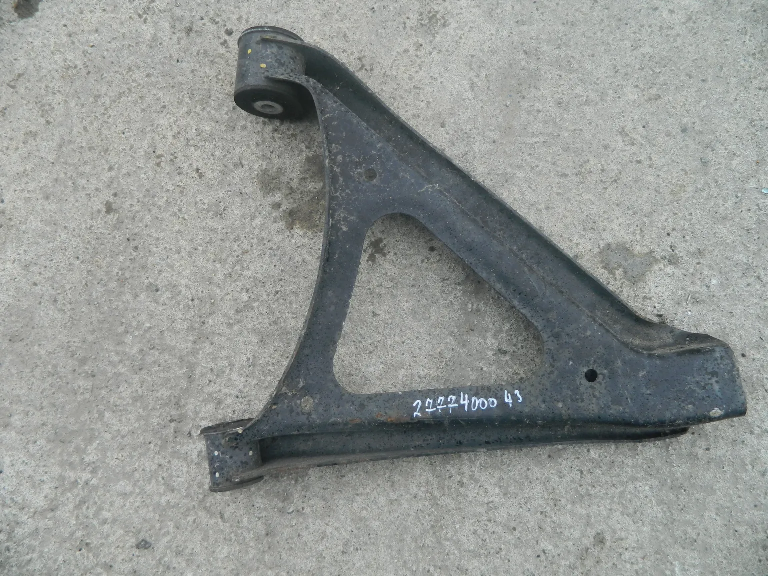 Рычаг VOLKSWAGEN TOUAREG 7L7 Зад Лев Низ (Контрактный) 2777400043