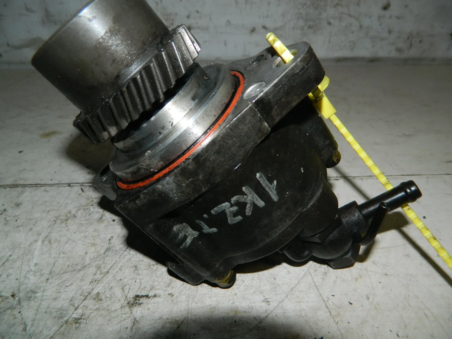 Насос вакуумный TOYOTA HIACE 1KZTE (Контрактный) 79768565