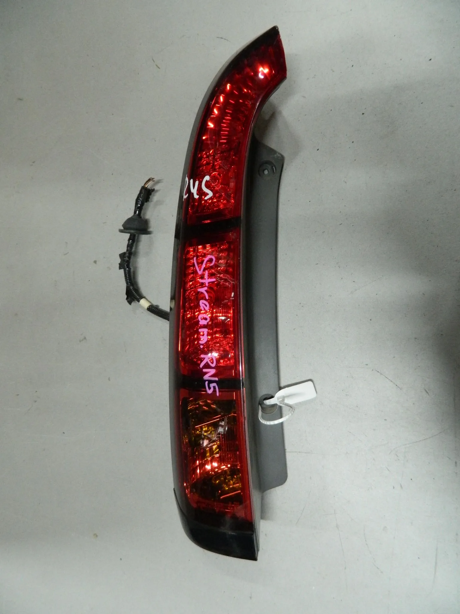 Фонарь HONDA STREAM RN1 Зад Лев 1483 (Контрактный) 68000842