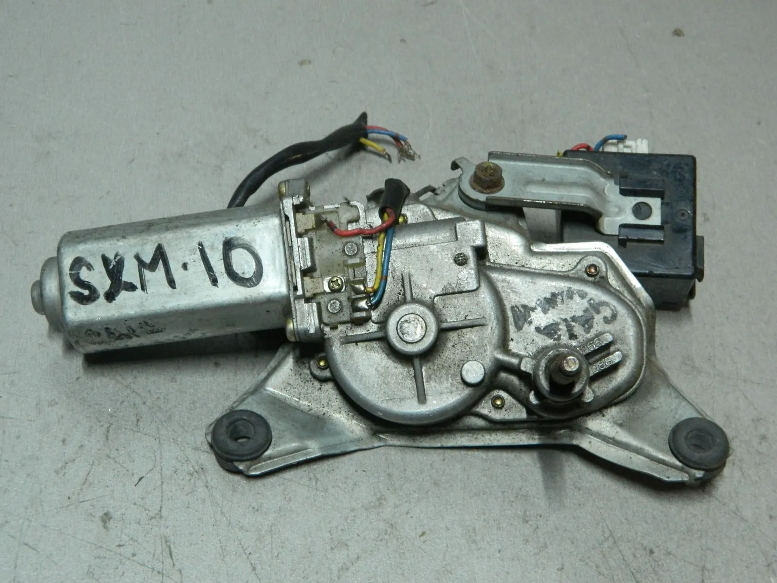 Мотор заднего дворника TOYOTA GAIA SXM10 (Контрактный) 81528798 8513044020