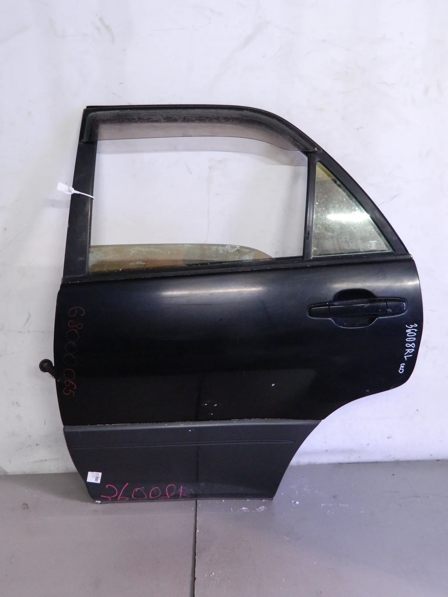 Дверь TOYOTA HARRIER MCU15 Зад Лев (Контрактный) 68000065