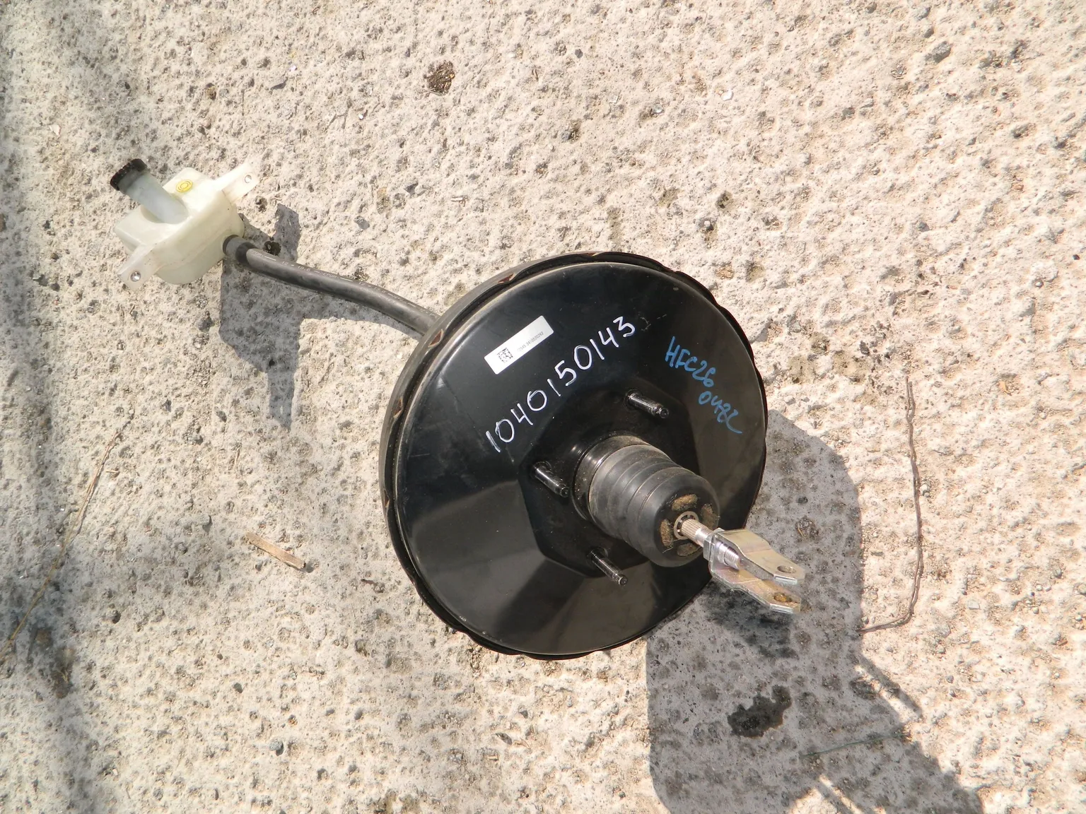 Главный тормозной цилиндр с вакуумником NISSAN SERENA HFC26 (Контрактный) 1040150143