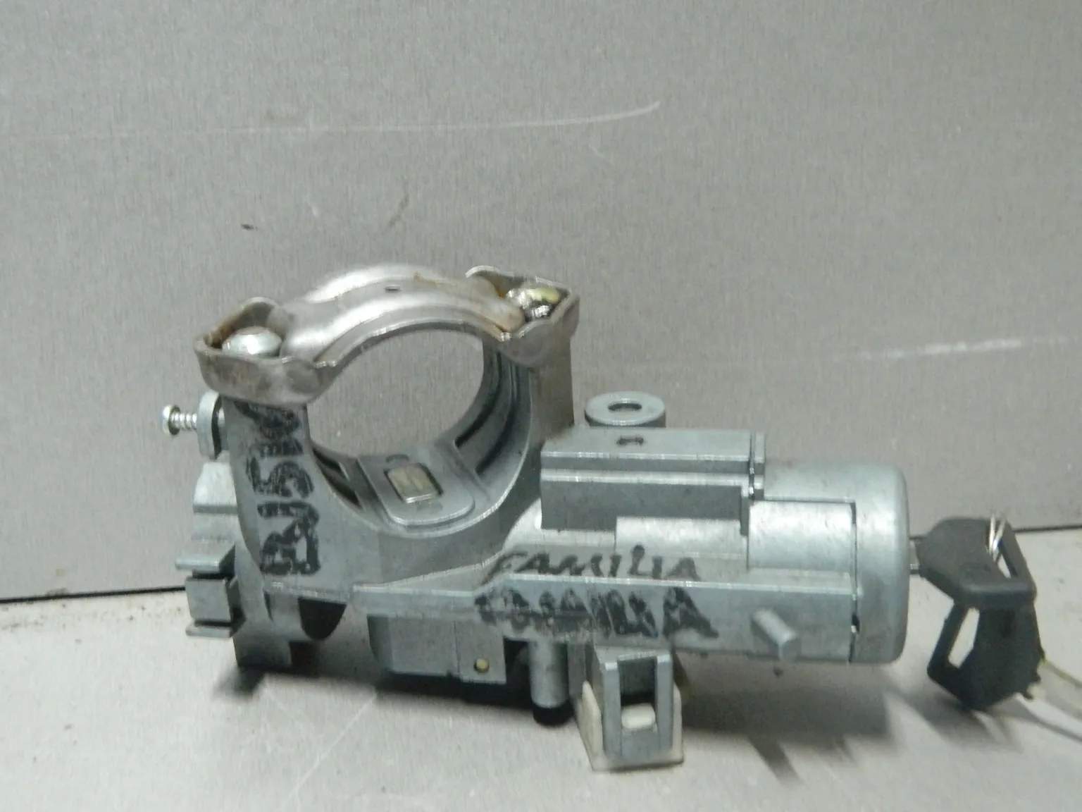 Замок зажигания MAZDA FAMILIA BJFW (Контрактный) 81528153