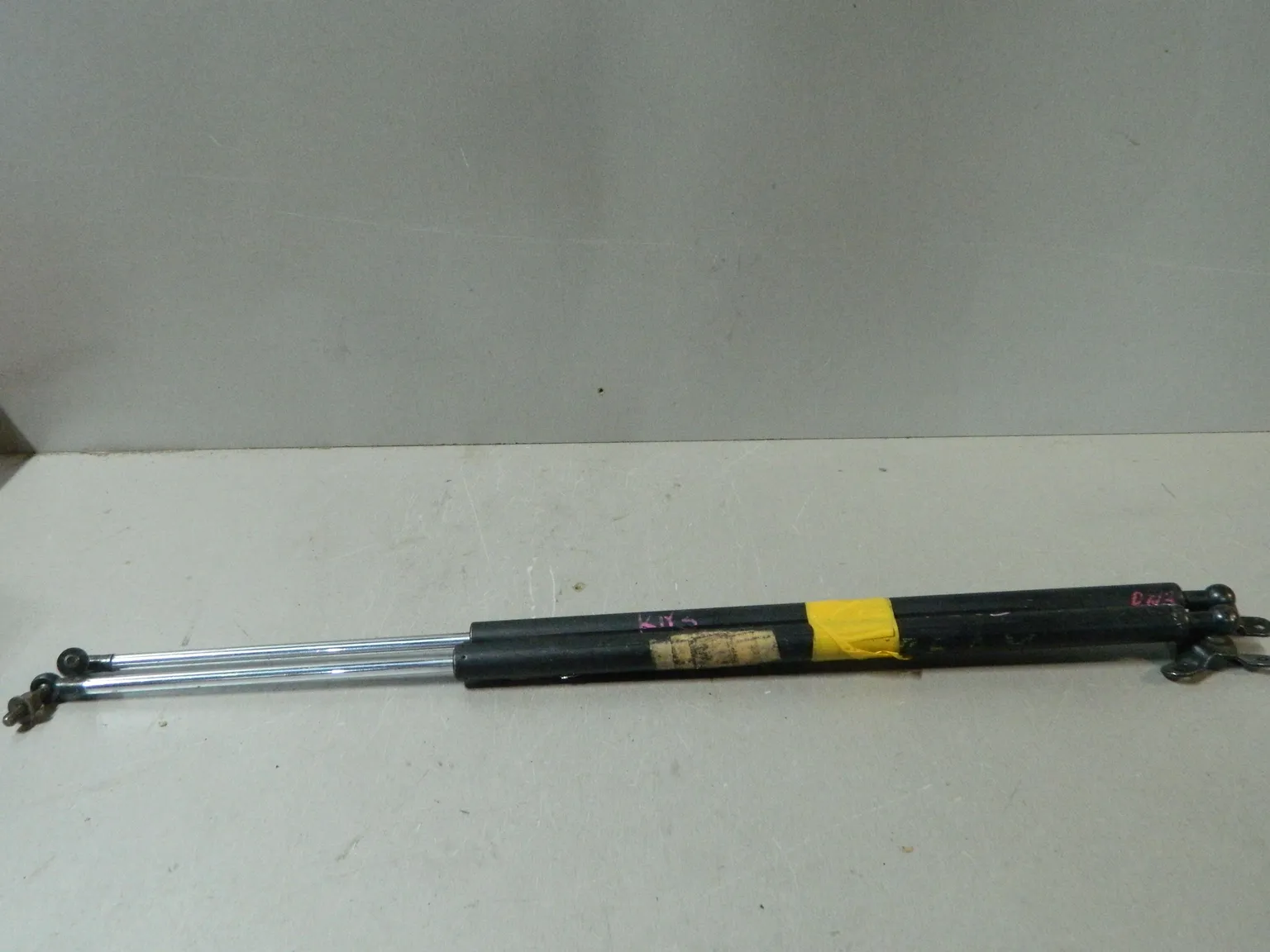 Амортизатор багажника HONDA STREAM RN3 (Контрактный) 81528991