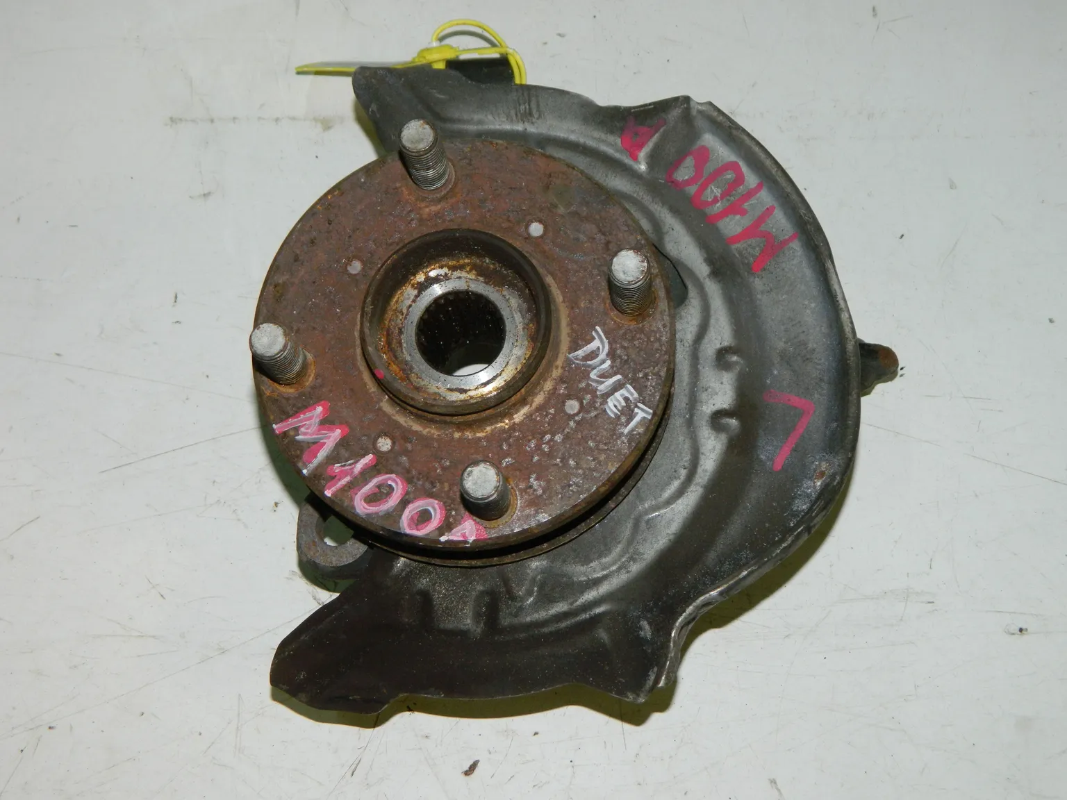 Ступица TOYOTA DUET M100A Перед Лев (Контрактный) 40940817