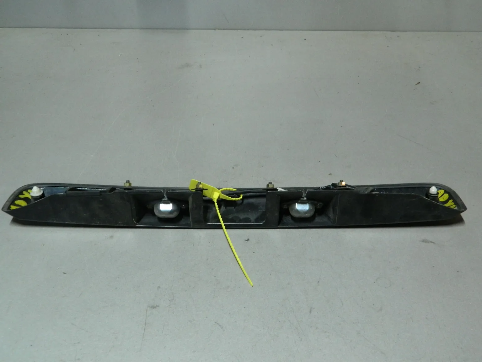 Накладка крышки багажника NISSAN AD Y11 (Контрактный) 79773185