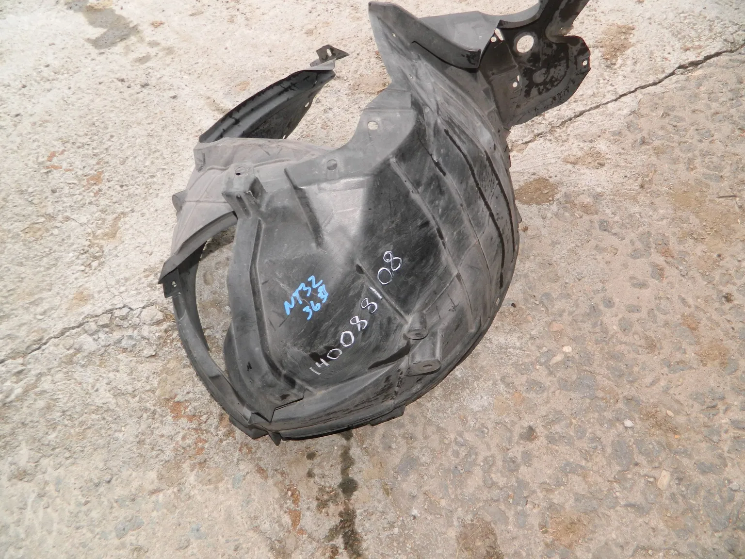 Подкрылок NISSAN X-TRAIL NT32 Перед Прав (Контрактный) 140088108