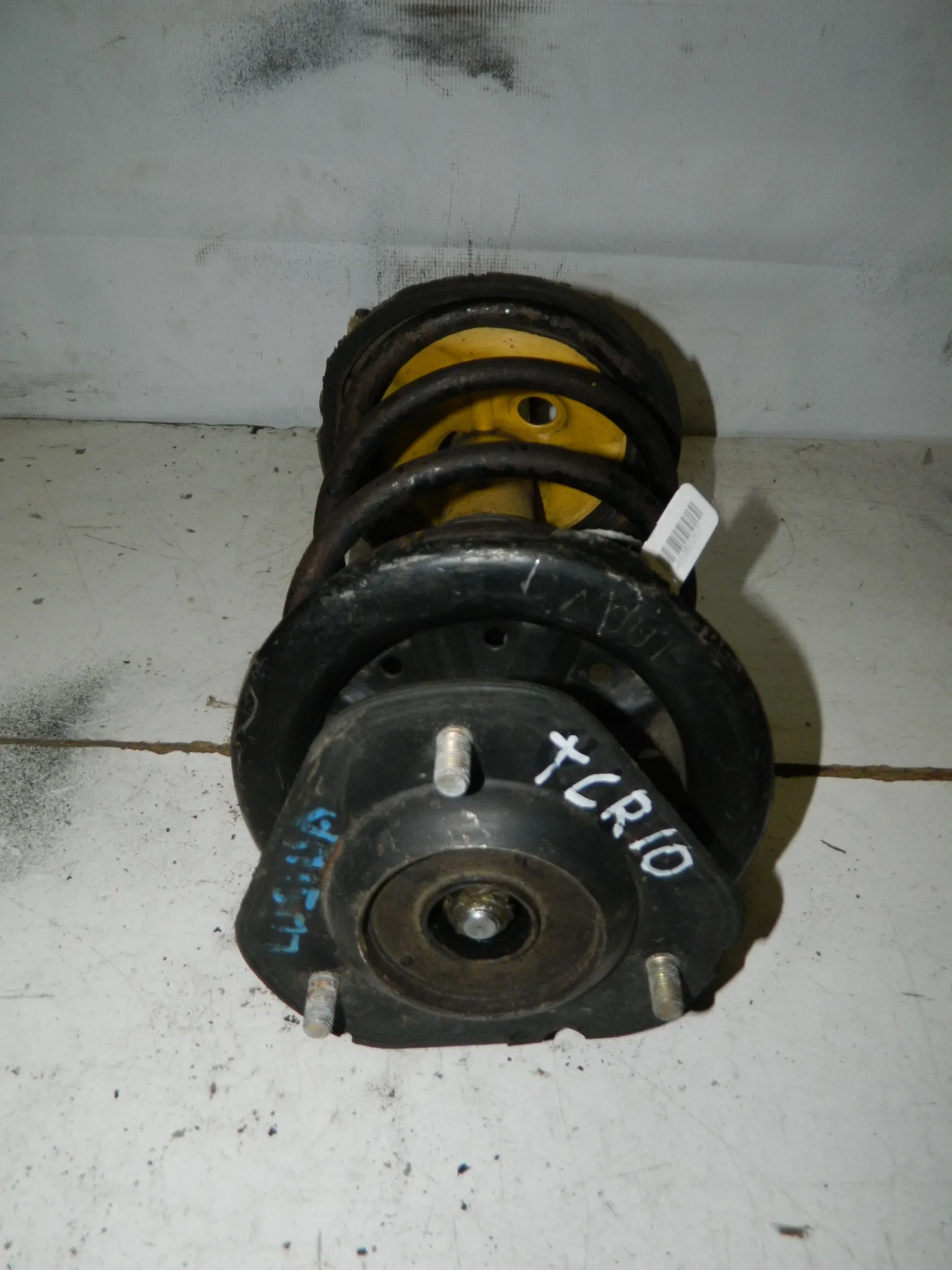 Стойка подвески TOYOTA ESTIMA TCR11 Перед Лев (Контрактный) 45992257