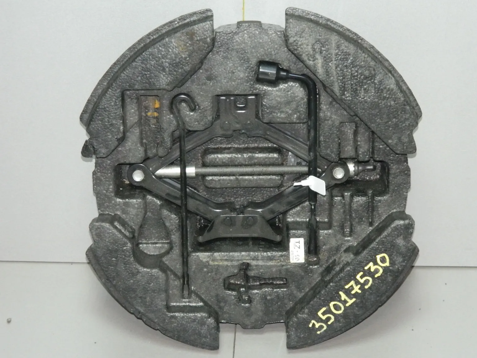 Домкрат HYUNDAI EQUUS VI G6DA 2013-2015 (Б/У) 35017530