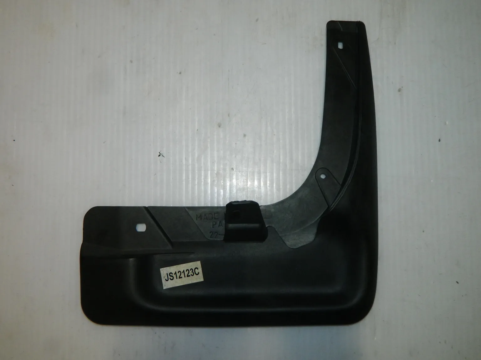 Брызговик SAT STDT74016B1 NISSAN Patrol