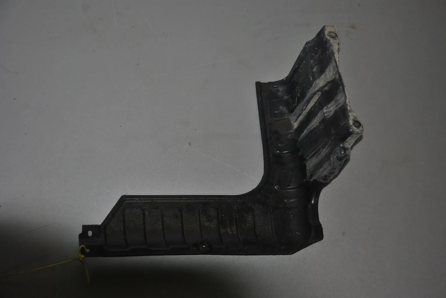 Пыльник двигателя KIA RIO QB G4FA Перед. Лев (Б/У) 40940260