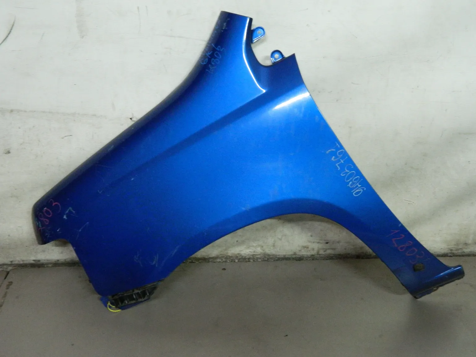 Крыло HONDA MOBILIO SPIKE GK1 Перед Лев (Контрактный) 94603761