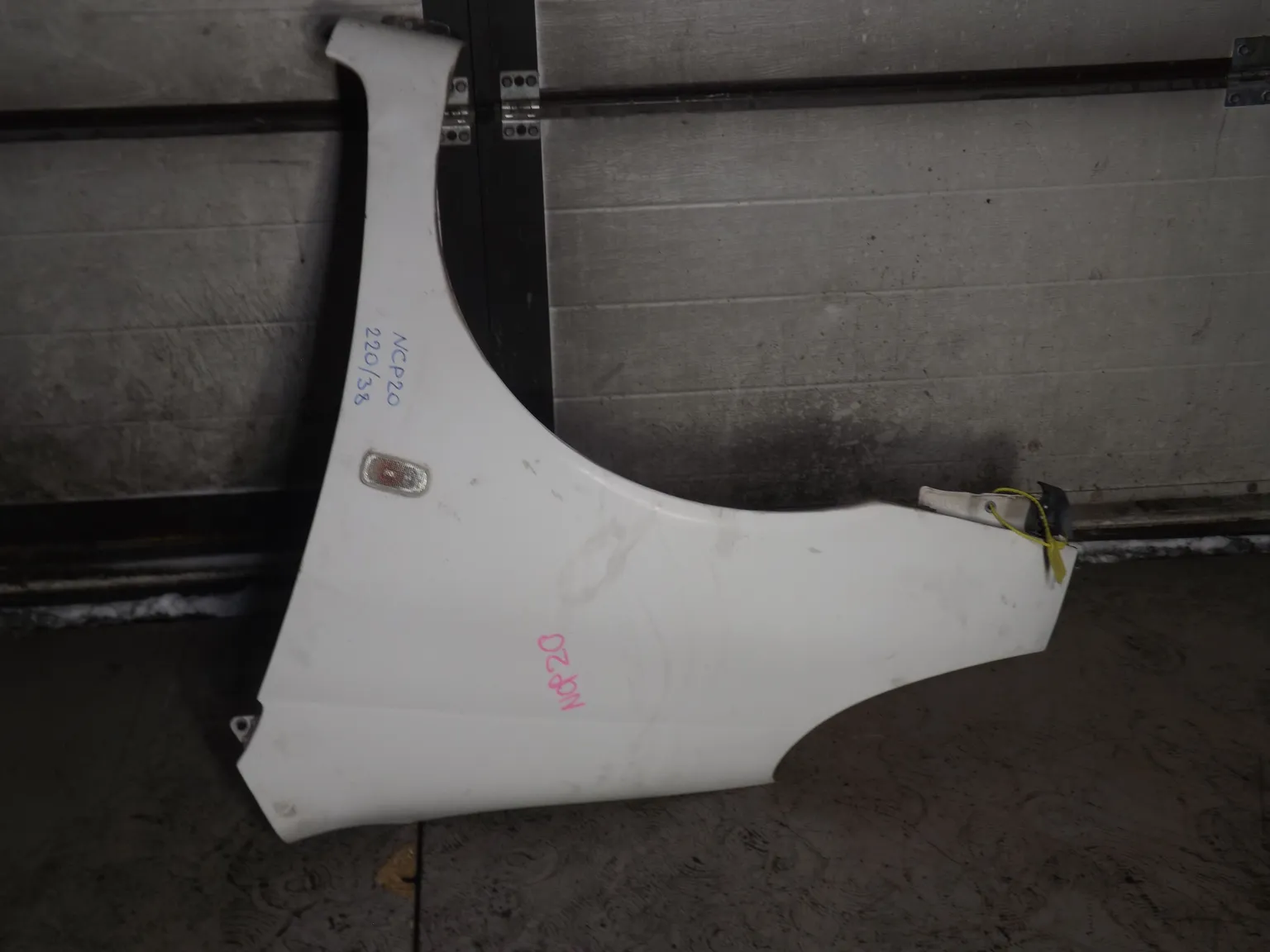 Крыло TOYOTA FUNCARGO NCP20 Перед Лев (Контрактный) 94603661