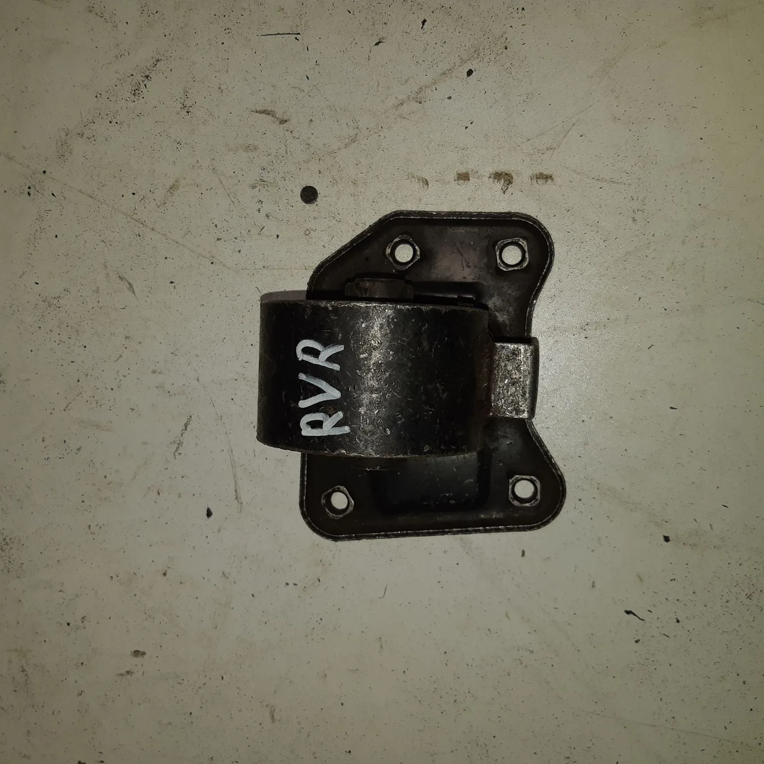 Подушка двигателя MITSUBISHI RVR N13W 4G64 Прав (Контрактный)