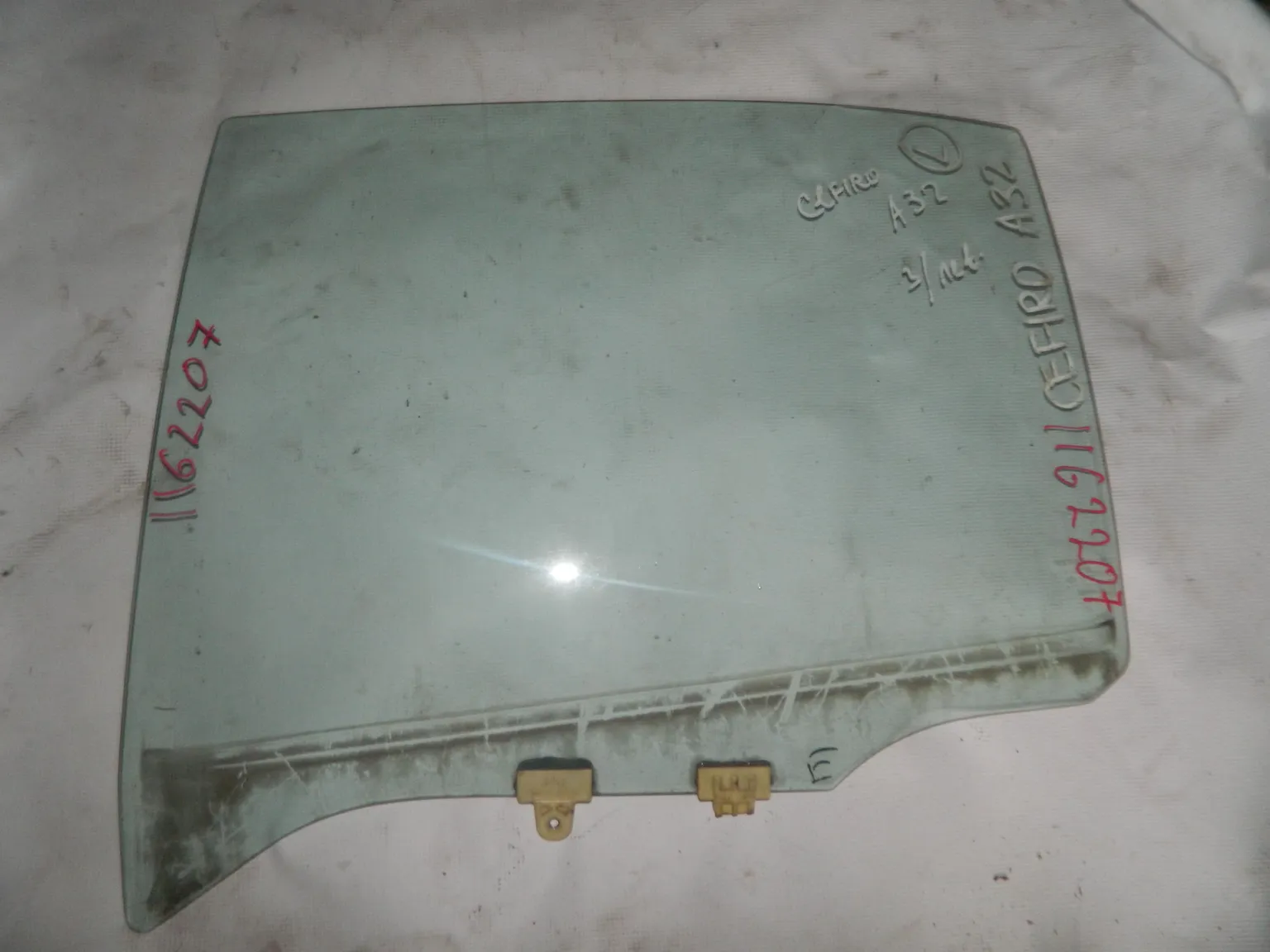 Стекло двери NISSAN CEFIRO A32 Задн. Лев (Контрактный) 1162207