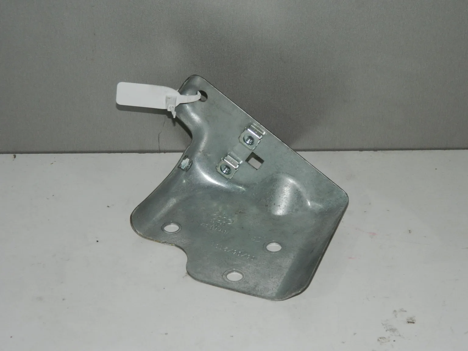 Кронштейн обшивки багажника AUDI Q7 4L (Б/У) 35020529 4L0863253A