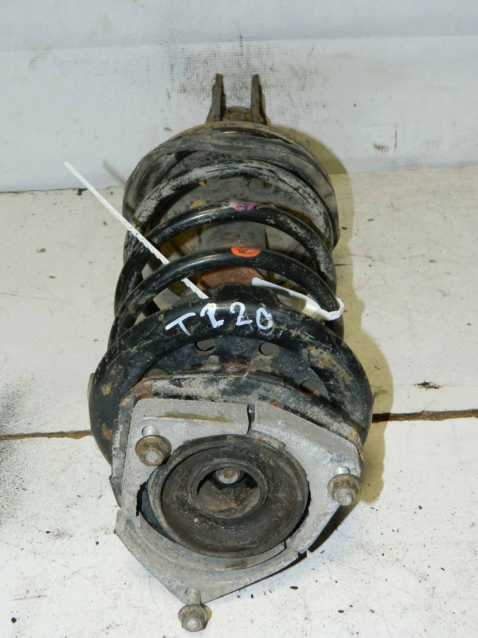 Стойка подвески TOYOTA AVENSIS AT220 Перед Лев (Контрактный) 45989608