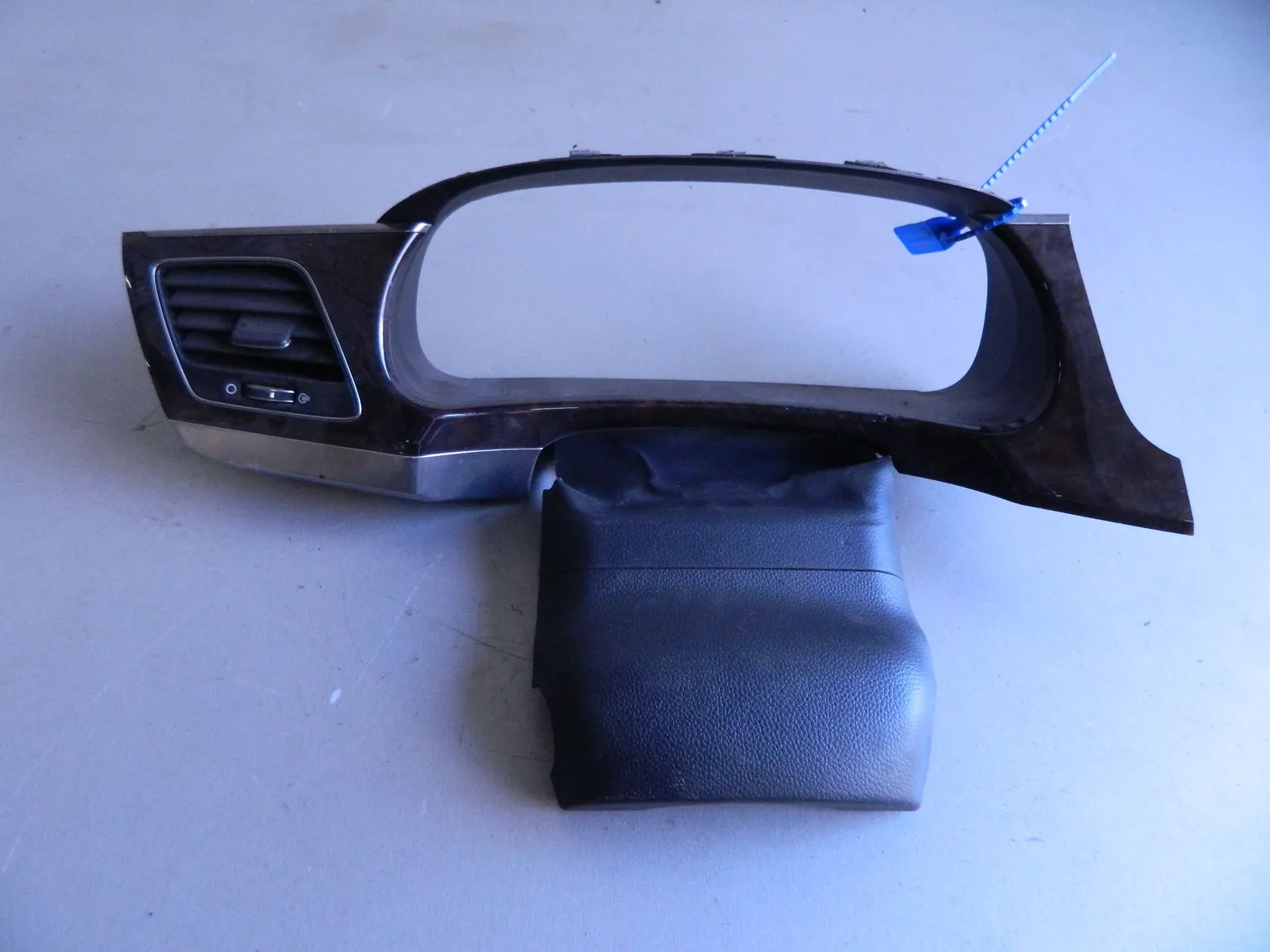 Накладка панели приборов HYUNDAI EQUUS VI G6DA 2013-2015 (Б/У) 69838254