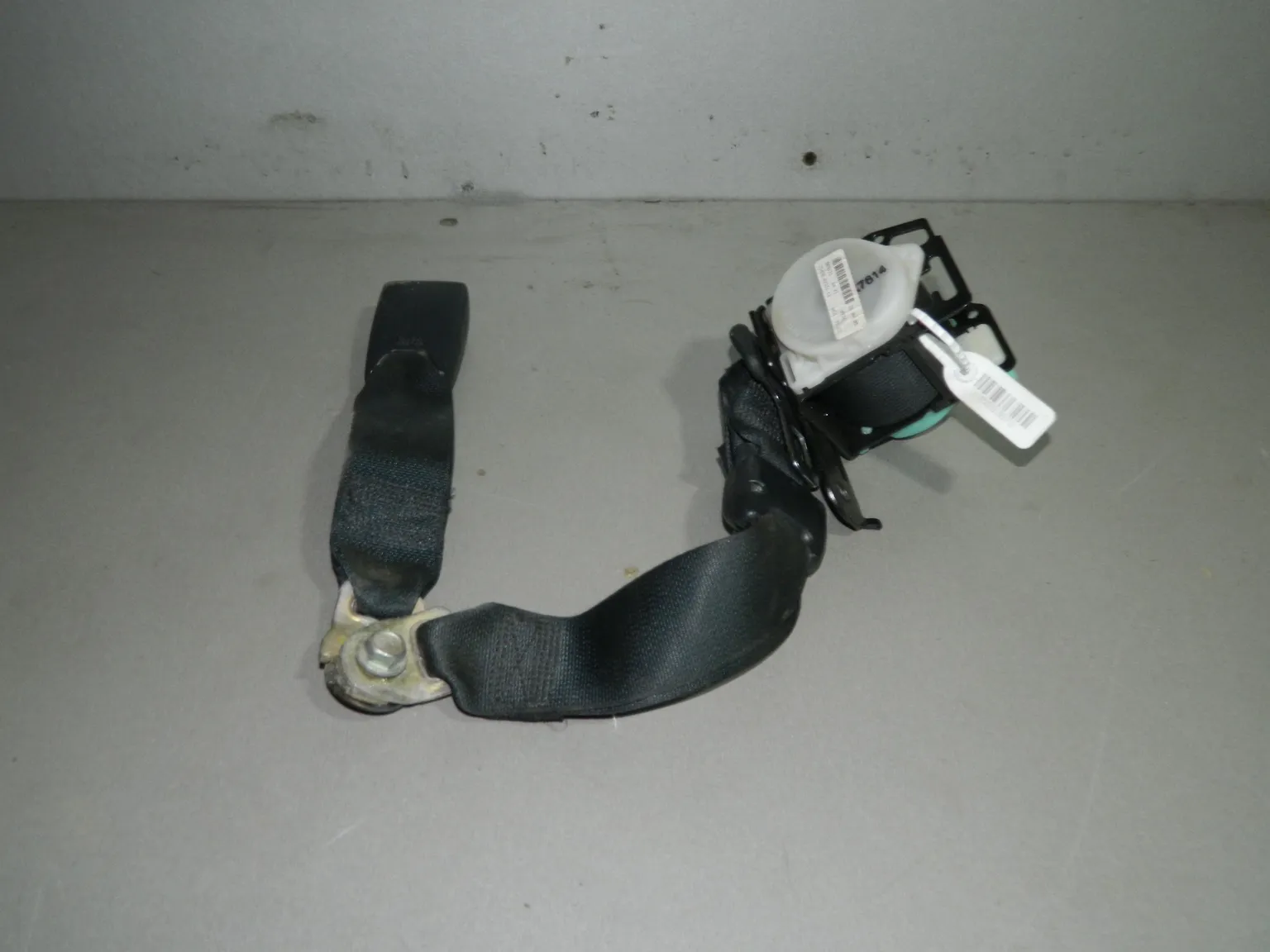 Ремень безопасности TOYOTA COROLLA E120 Зад Центр (Б/У) 45993870 7348002131C1