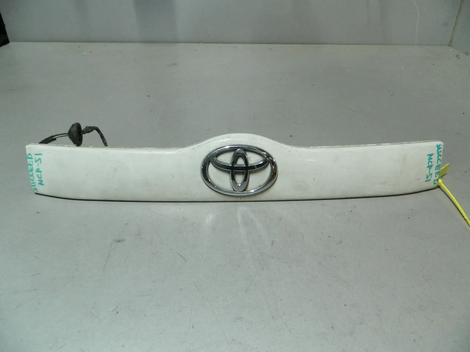 Накладка крышки багажника TOYOTA SUCCEED NCP55 (Контрактный) 79773103