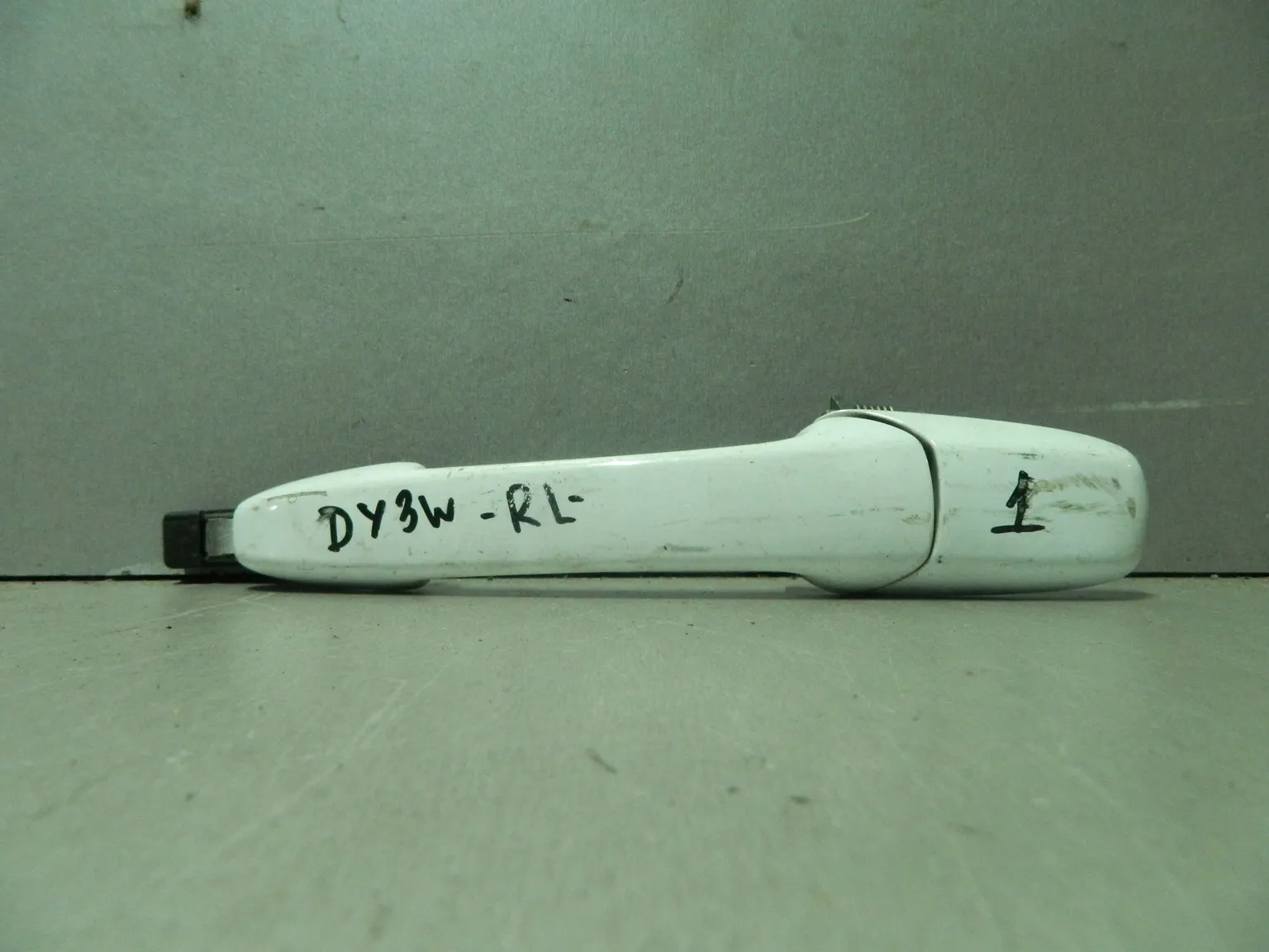 Ручка двери наружная MAZDA DEMIO DY3W Зад Лев (Контрактный) 81539954