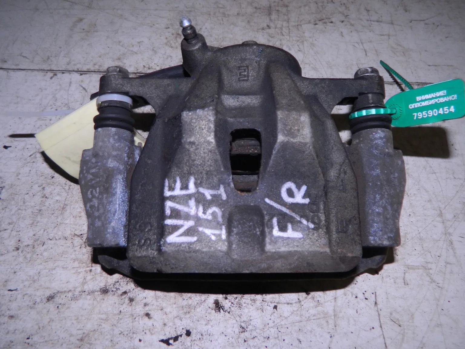 Суппорт TOYOTA AURIS NZE151 Перед Прав (Контрактный) 79590454